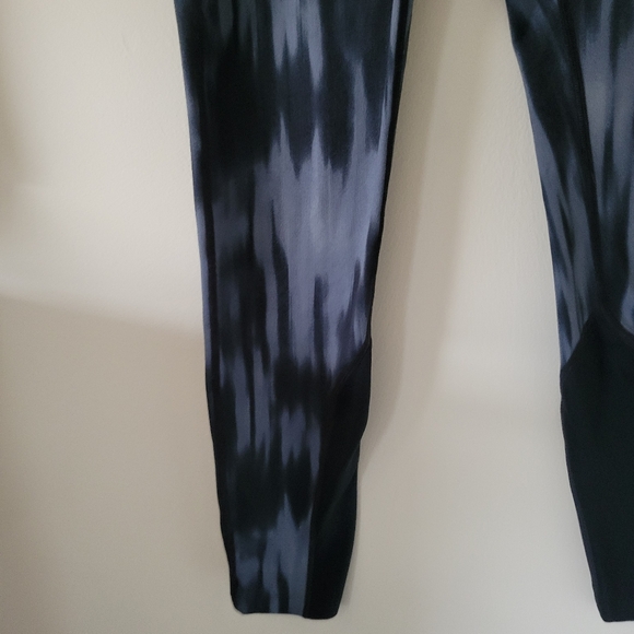 Nike Dri Fit Grey Absract Design Leggings - Picture 4 of 13